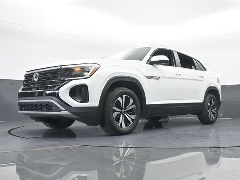 Used 2024 Volkswagen Atlas Cross Sport SE image 53