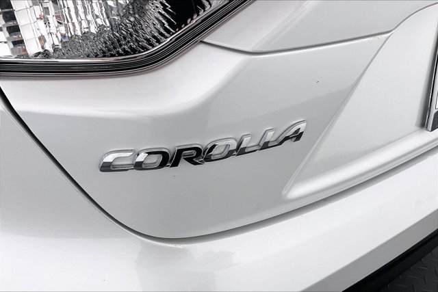 Used 2025 Toyota Corolla LE FWD image 32