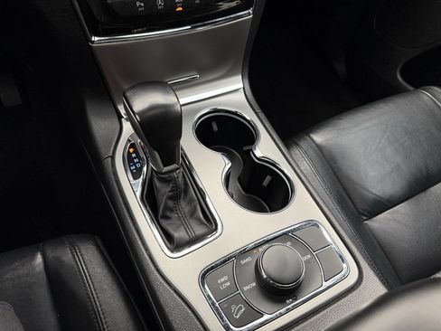 Used 2022 Jeep Grand Cherokee Limited image 24