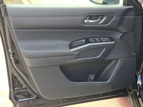 New 2026 Nissan Pathfinder SL image 11