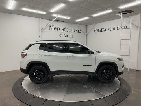 Used 2025 Jeep Compass Latitude w/ Altitude Special Edition image 8