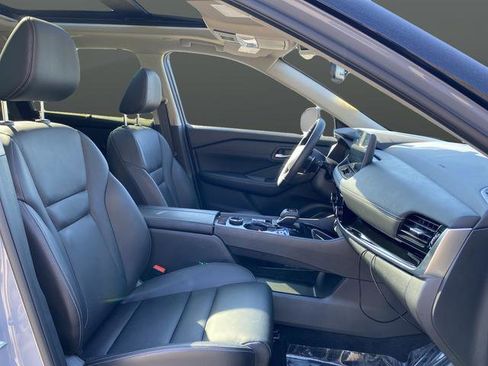 Used 2024 Nissan Rogue SL w/ SL Premium Package image 31