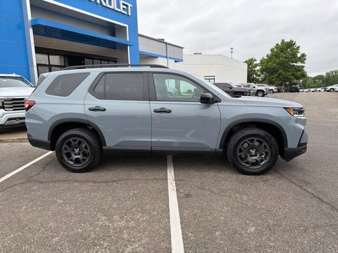 Used 2025 Honda Pilot TrailSport image 2