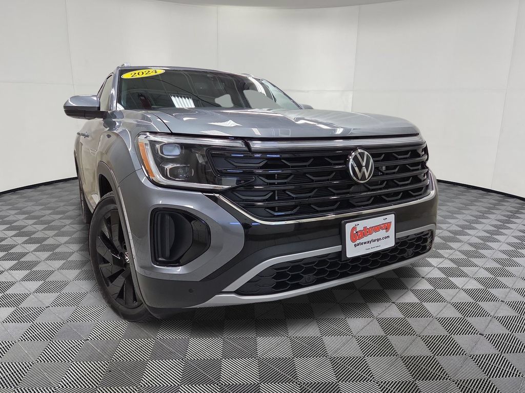 Used 2024 Volkswagen Atlas Cross Sport SE AWD/4WD image 2