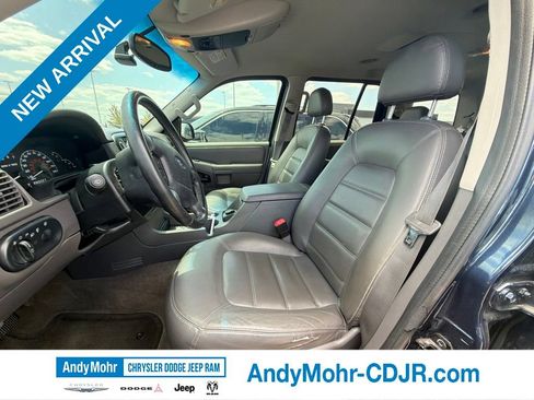 Used 2002 Ford Explorer XLT AWD/4WD image 2
