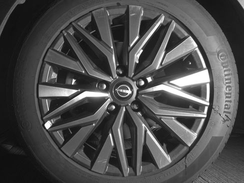 Used 2025 Nissan Altima 2.5 SV FWD image 12