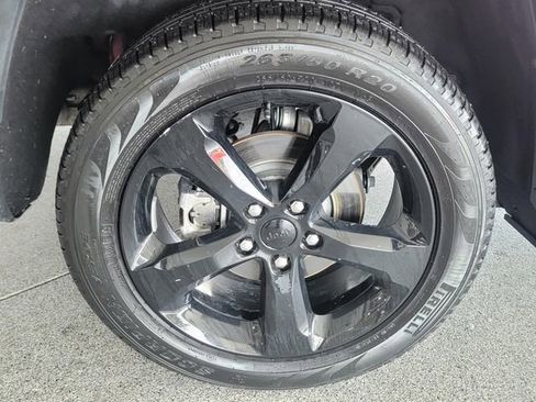 Used 2023 Jeep Grand Cherokee Limited w/ Black Appearance Package image 7