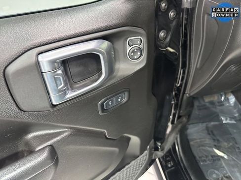 Used 2022 Jeep Wrangler Willys image 9