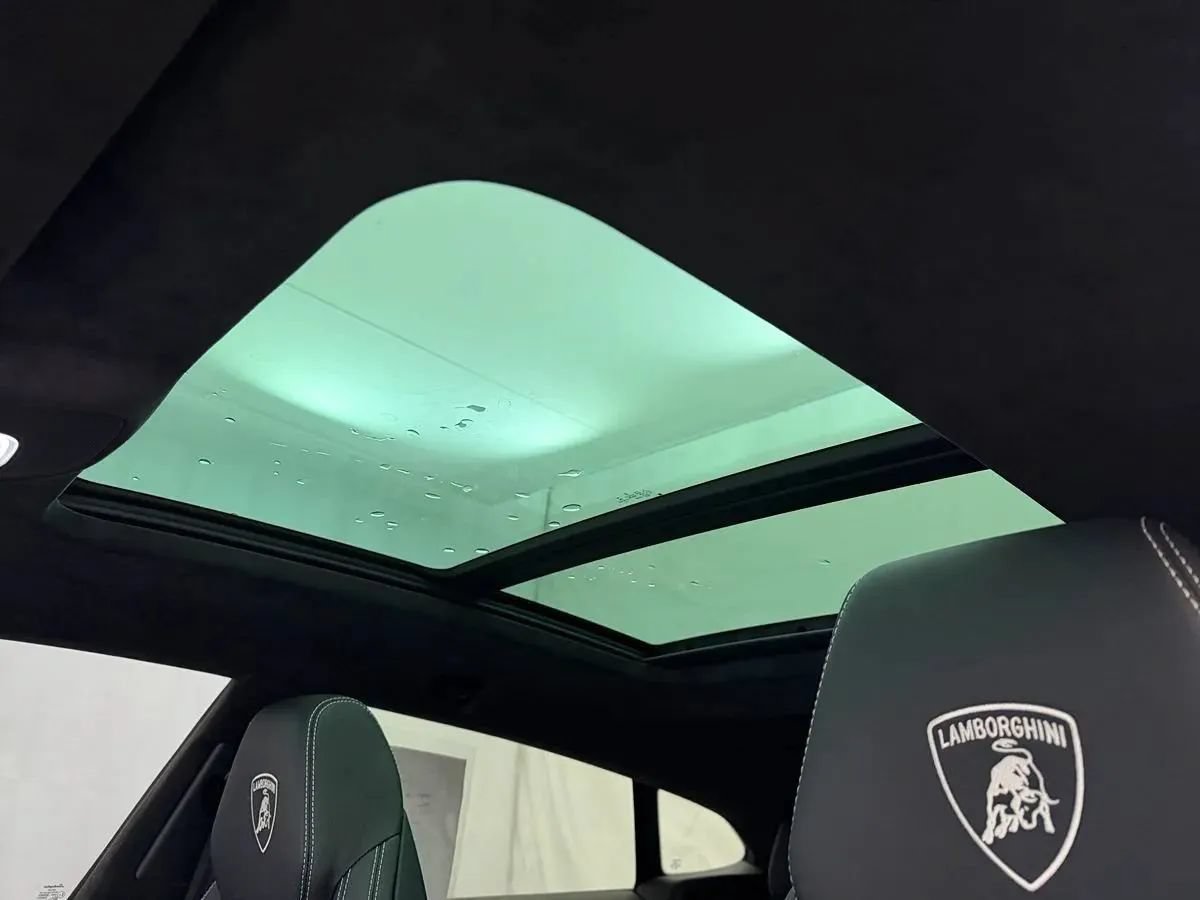 Used 2021 Lamborghini Urus AWD/4WD image 11