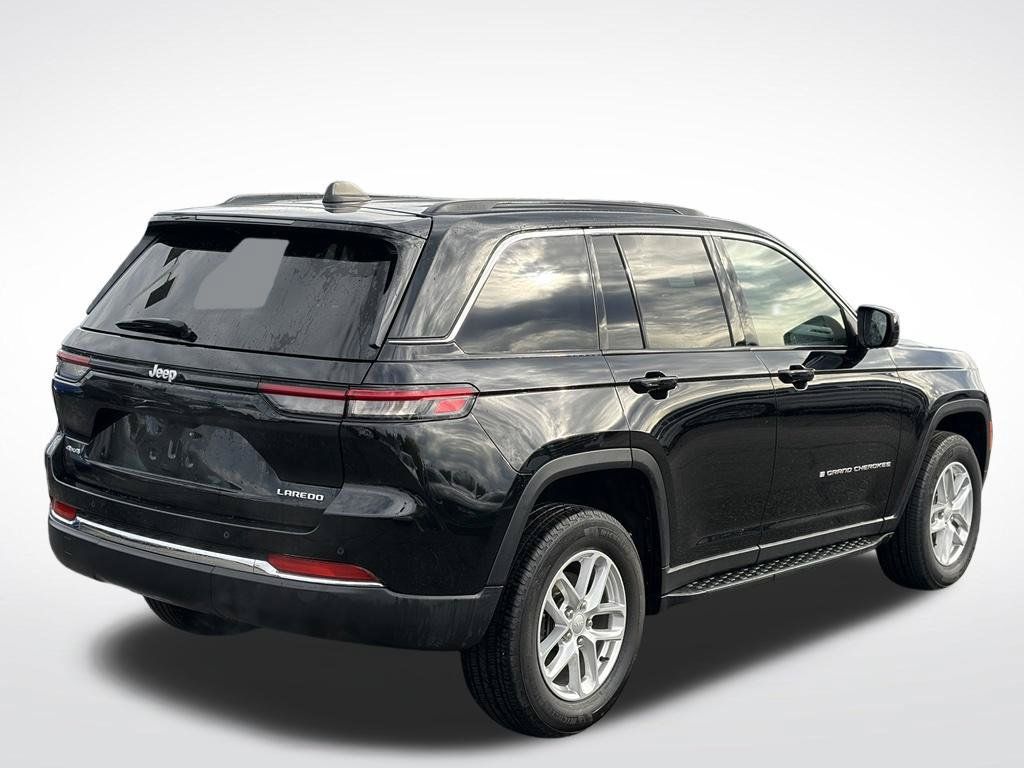 Used 2024 Jeep Grand Cherokee Laredo X AWD/4WD image 6