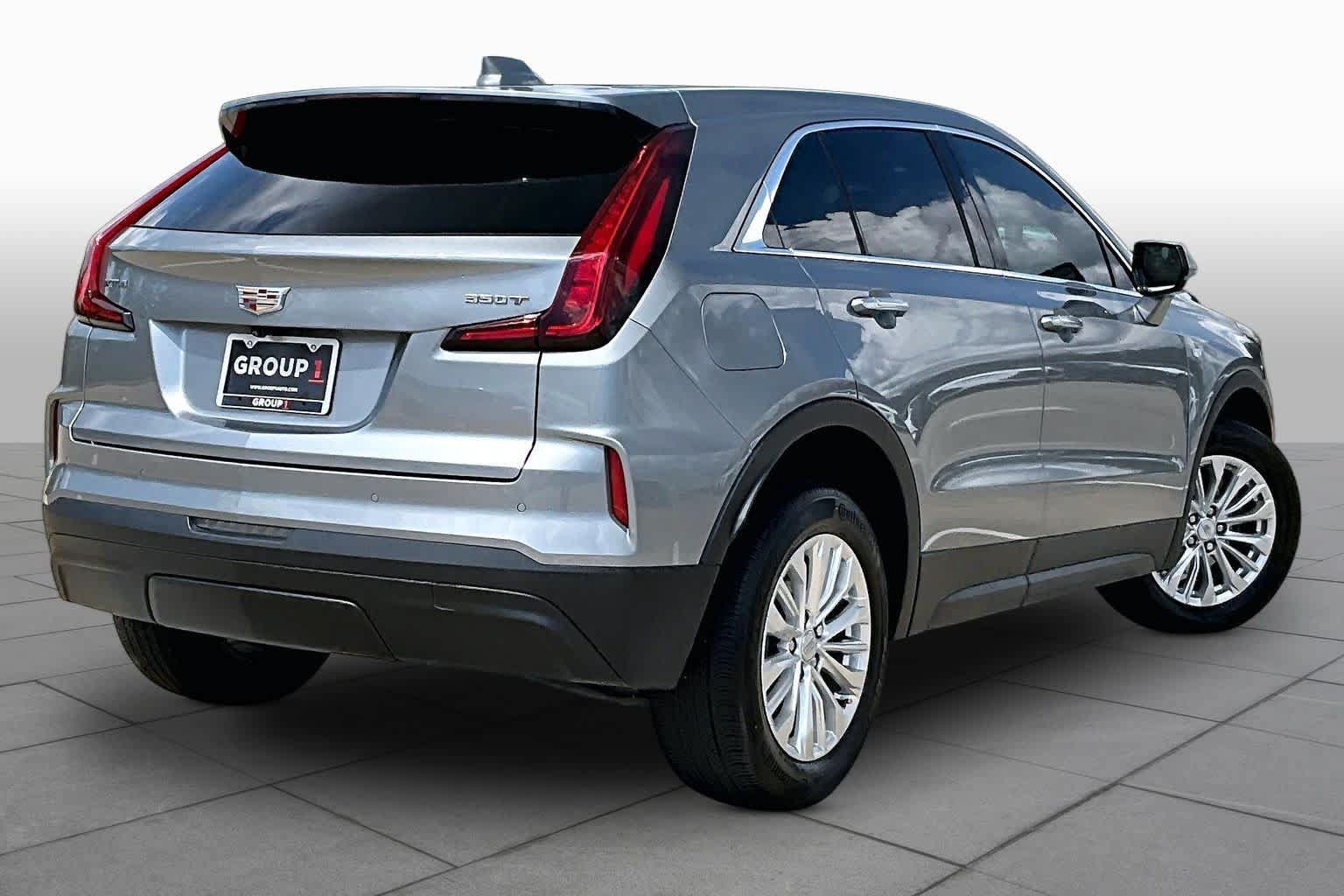 Used 2024 Cadillac XT4 Luxury w/ Cold Weather Package FWD image 13