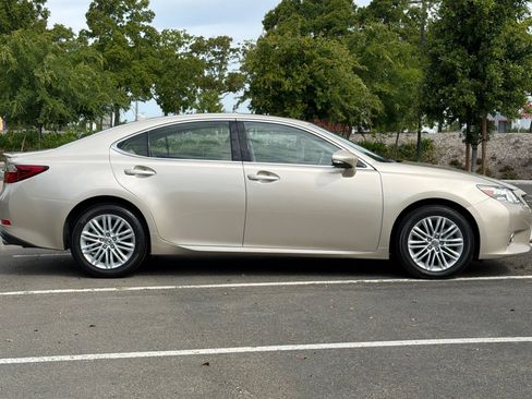 Used 2014 Lexus ES 350 w/ Premium Package FWD image 3