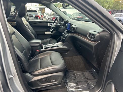 Used 2022 Ford Explorer Limited w/ Equipment Group 301A image 19