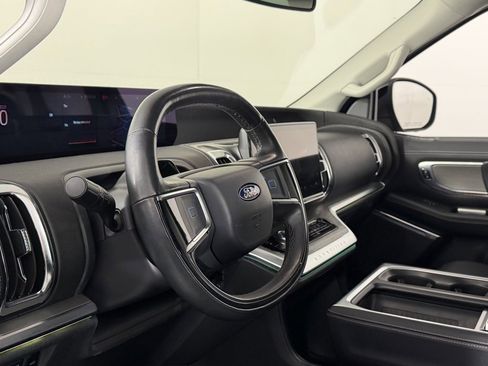 Used 2025 Ford Expedition Platinum w/ Driver's Package image 23