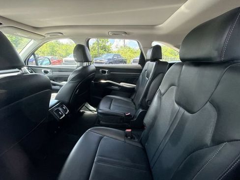 Used 2023 Kia Sorento SX AWD/4WD image 11