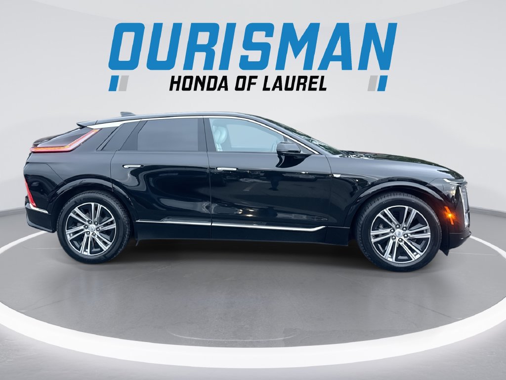 Used 2024 Cadillac Lyriq Luxury AWD/4WD image 9