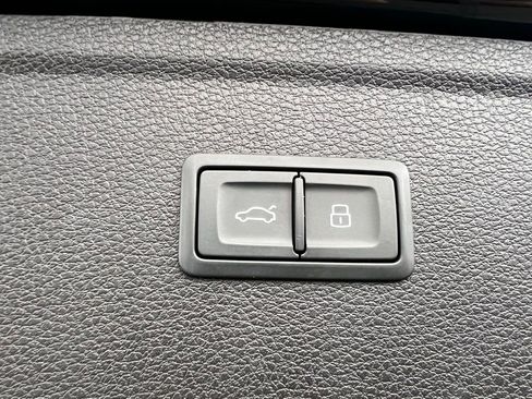 Used 2023 Audi Q5 2.0T Premium w/ Convenience Package image 36