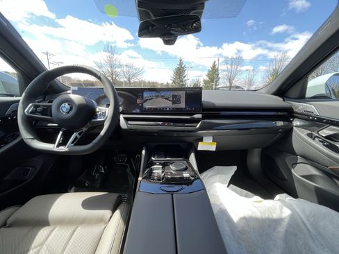 New 2026 BMW 530i xDrive w/ M Sport Package AWD/4WD image 17