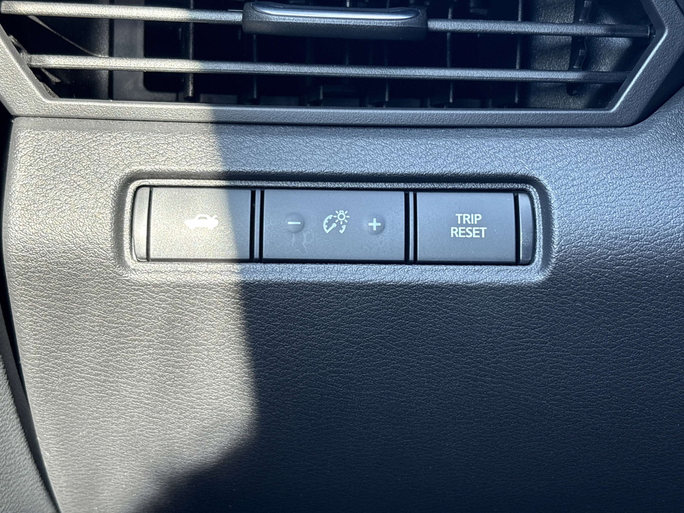 Used 2025 Nissan Altima 2.5 SV FWD image 18