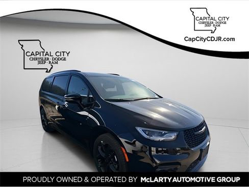 New 2026 Chrysler Pacifica Select image 1