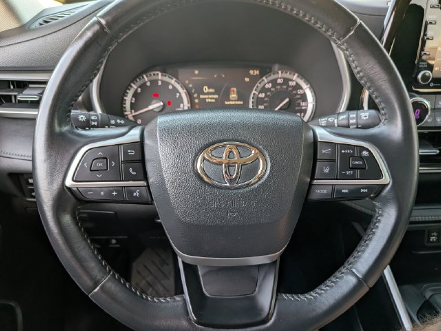 Used 2022 Toyota Highlander XLE FWD image 14