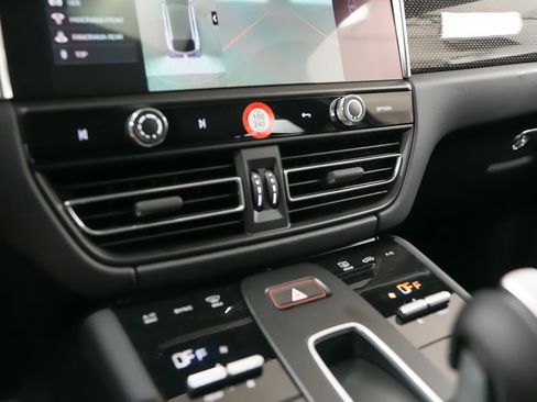 New 2026 Porsche Macan GTS image 32