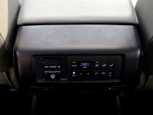 Used 2015 Toyota Sequoia Platinum AWD/4WD image 26