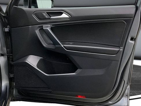 Used 2020 Volkswagen Tiguan SE R-Line image 29