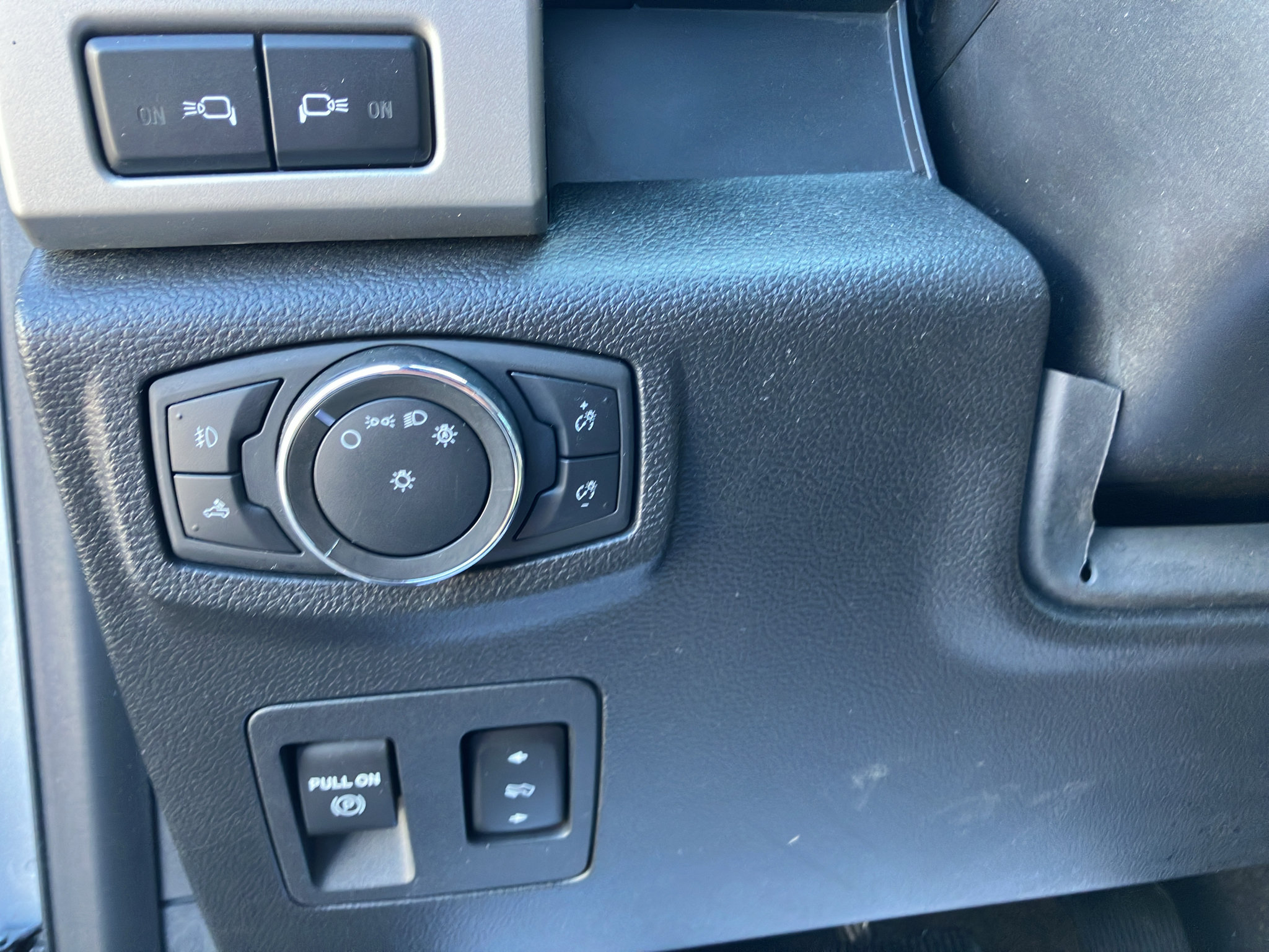 Used 2020 Ford F150 Lariat w/ Equipment Group 502A Luxury AWD/4WD image 17