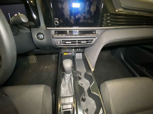 Used 2025 Toyota Camry LE image 11