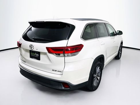 Used 2018 Toyota Highlander XLE image 9