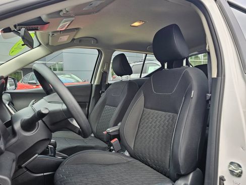 Used 2022 Nissan Kicks S FWD image 18