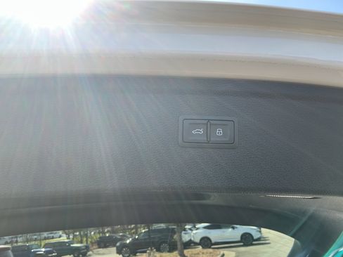 Used 2025 Audi Q5 e Premium image 29