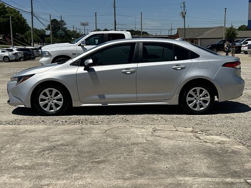Used 2024 Toyota Corolla LE FWD image 9