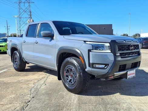 Used 2025 Nissan Frontier PRO-4X image 2