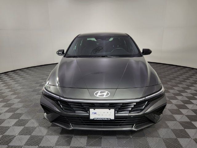 Certified 2025 Hyundai Elantra SEL FWD image 8