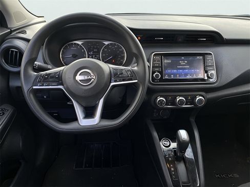 Used 2022 Nissan Kicks S image 17