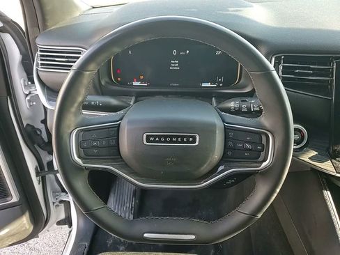 Used 2022 Jeep Wagoneer Series II AWD/4WD image 32