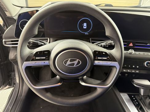 Used 2024 Hyundai Elantra SEL FWD image 17