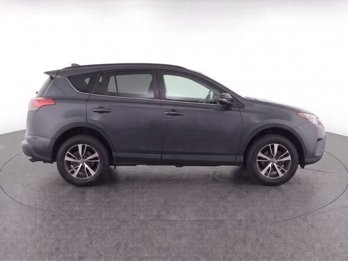 Used 2017 Toyota RAV4 XLE FWD image 2