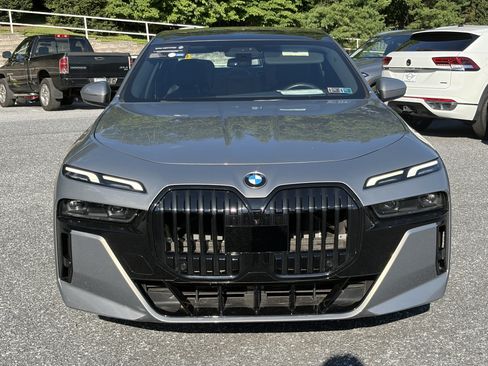 Certified 2023 BMW 760i xDrive w/ Luxury Rear Seating Package AWD/4WD image 2