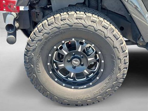 Used 2013 Jeep Wrangler Unlimited Sahara w/ Connectivity Group AWD/4WD image 21