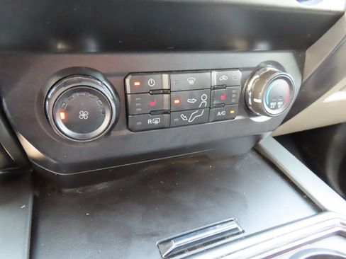 Used 2022 Ford F250 XLT w/ XLT Premium Package AWD/4WD image 30