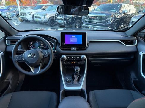 Certified 2025 Toyota RAV4 SE image 19