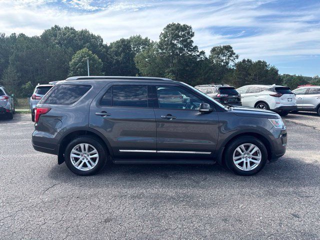 Used 2018 Ford Explorer XLT w/ Equipment Group 202A AWD/4WD image 4
