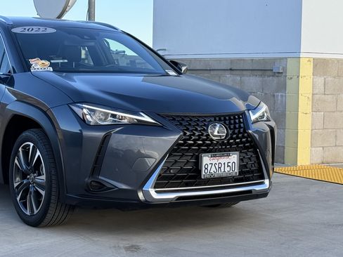 Certified 2022 Lexus UX 200 image 3