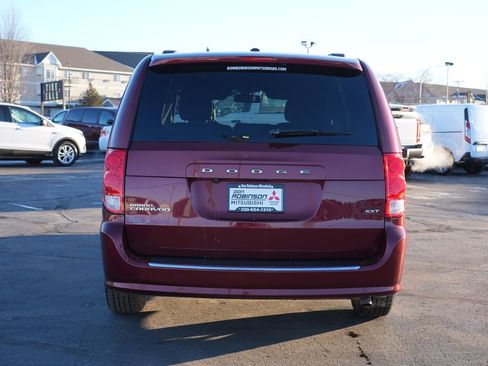 Used 2020 Dodge Grand Caravan SXT w/ Rear Park Assist Package image 4