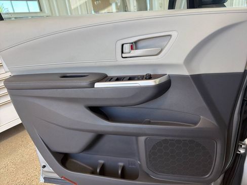 Used 2024 Toyota Sienna LE AWD/4WD image 21