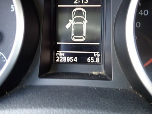 Used 2012 Volkswagen Golf 2.5L Conv & Sunroof 4 Door PZE image 33