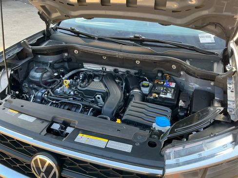 Used 2022 Volkswagen Taos SE w/ Panoramic Sunroof Package image 22